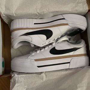 Nike Court Legacy Lift Sneakers